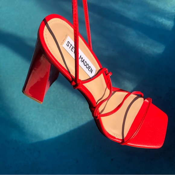 Steve Madden Leverage Heels in Red - Picture 4 of 7
